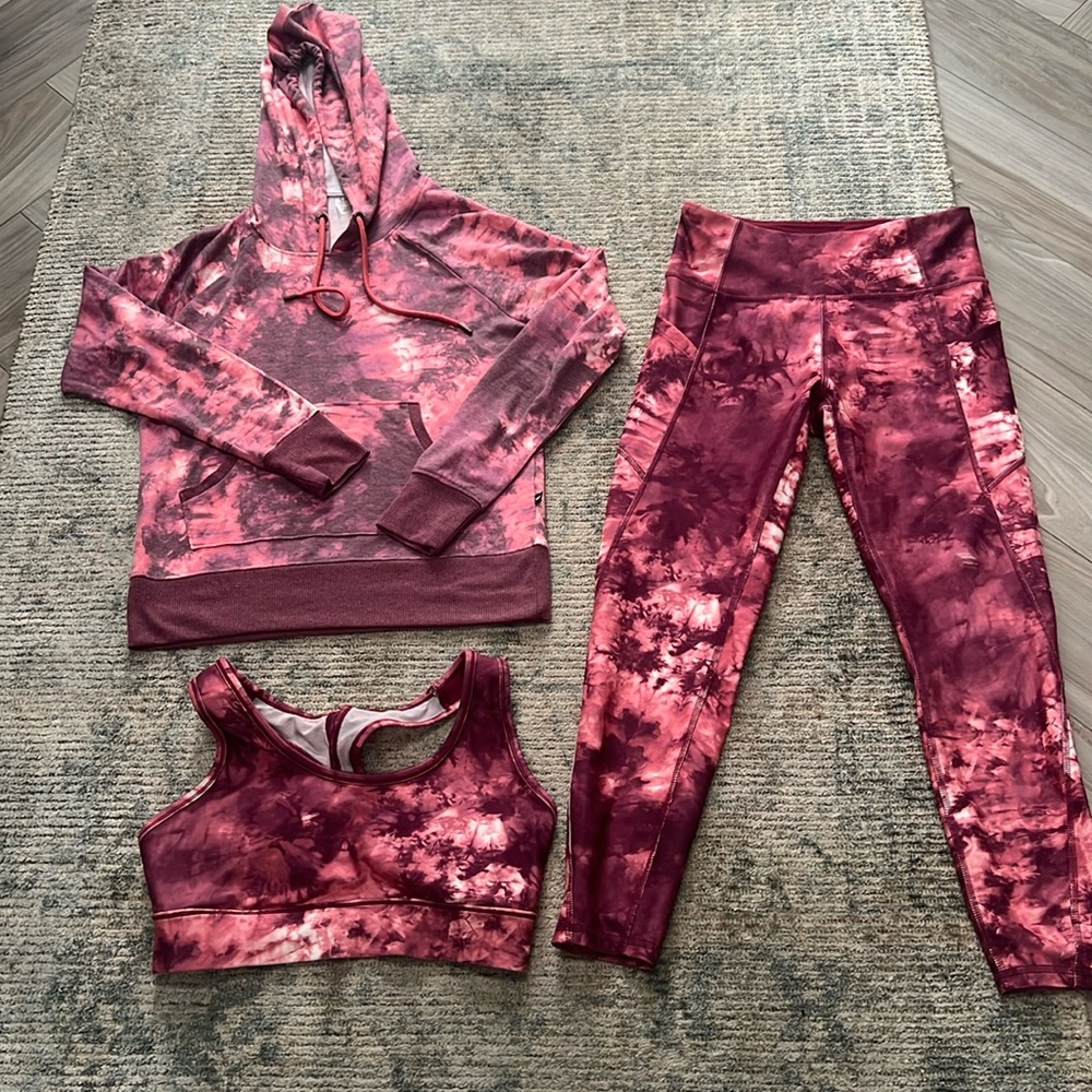 Jessica Simpson Athlesiure matching set